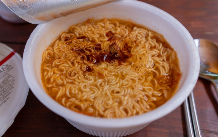 喉嚨痛 泡麵