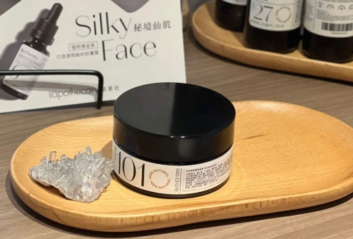 刮痧後皮膚紅 刮痧後皮膚紅