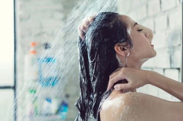 邊洗澡刮痧 邊洗澡刮痧