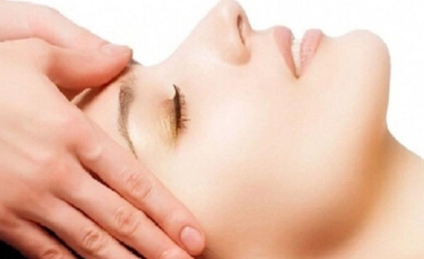 刮痧後皮膚紅 刮痧後皮膚紅