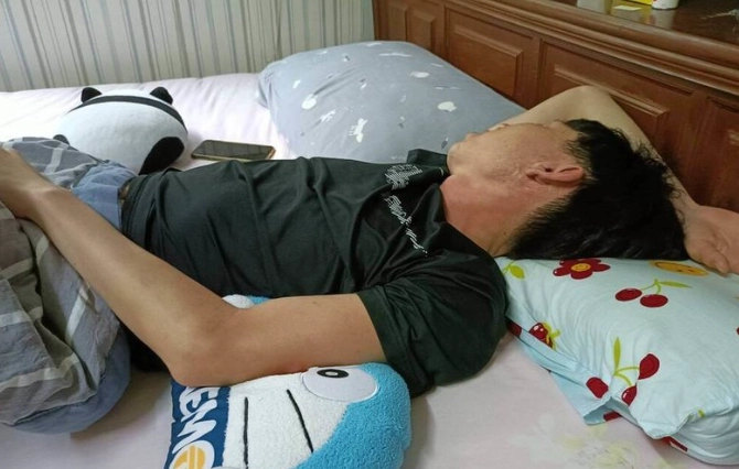 手臂睡覺壓到麻掉