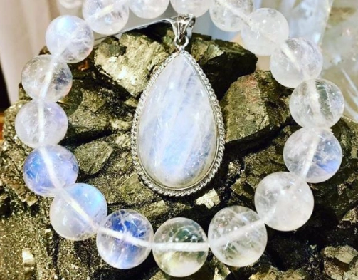 月亮石功效 月亮石功效