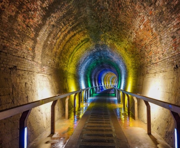 高雄過港隧道通行時間