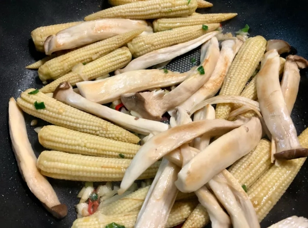 玉米筍炒杏鮑菇 做法